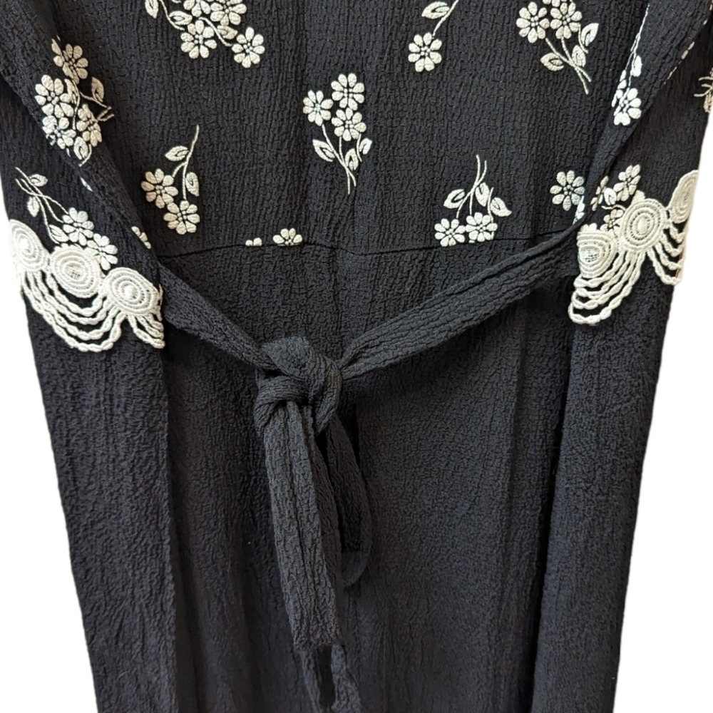 ULTRA Dress NY White Floral & Embroidery on Black Tie-Behind Plus Dress (18) - Picture 6 of 6